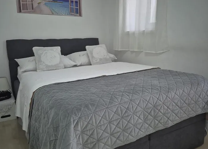 Room Near The Center