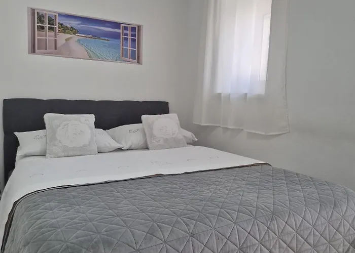 Room Near The Center