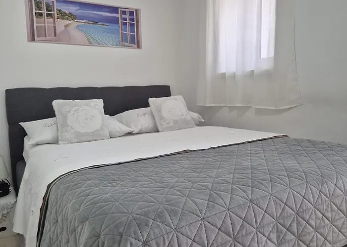 Room Near The Center
