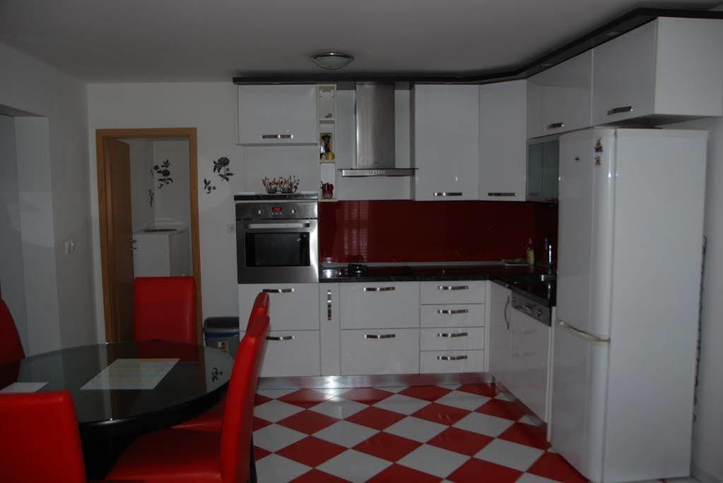 Apartma Near The Center Split